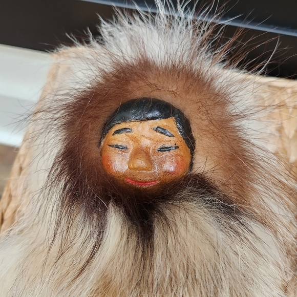 AUTHENTIC VINTAGE ALASKAN INUIT MAN & WOMAN HANDCRAFTED  DOLLS W/REAL FUR  12" - Picture 5 of 12